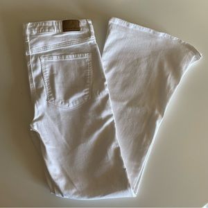 American Eagle Super Hi-Rise Flare White Jeans (Like New)
